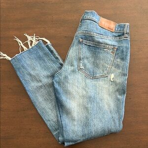 Blue Boyfriend Jeans with Distressed Hem and Vintage Look